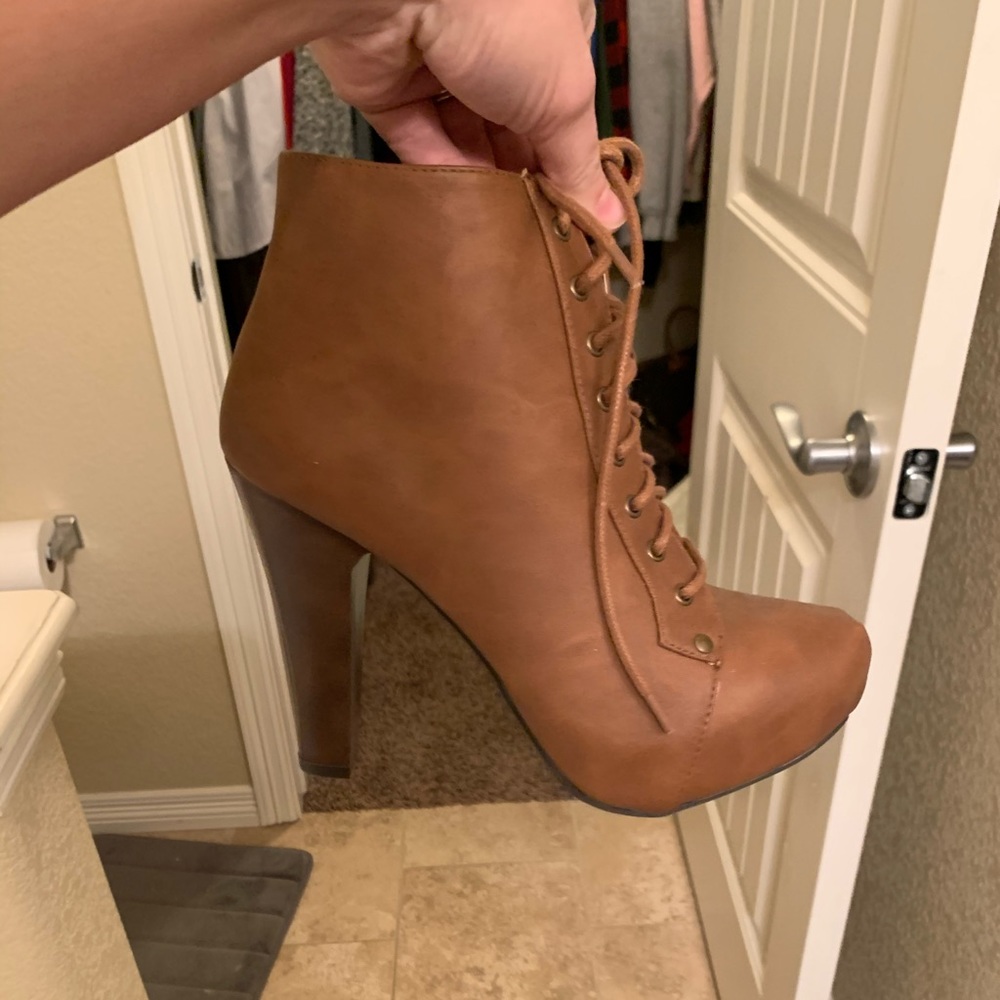 Heel boot - Picture 2 of 2